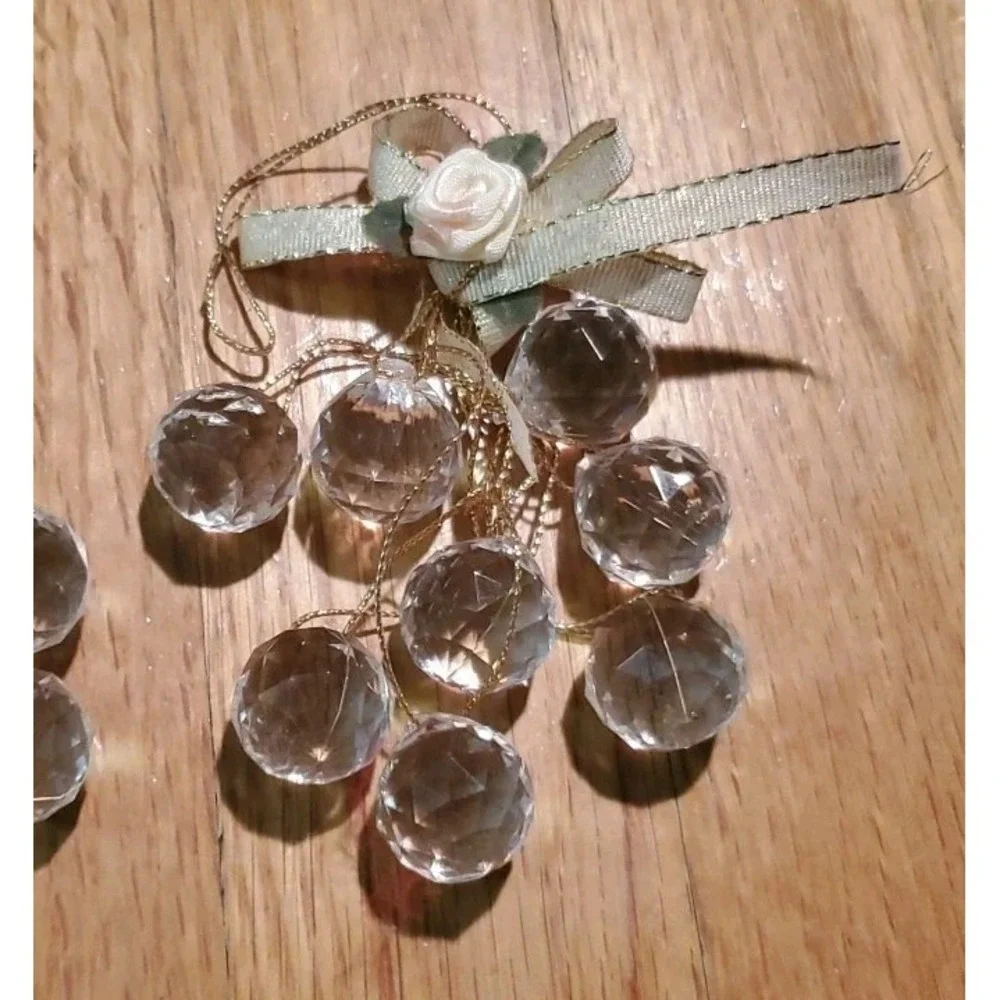 Vintage Clear Faceted Lucite Ornaments Lot Of 4‎ Roses Victorian Theme